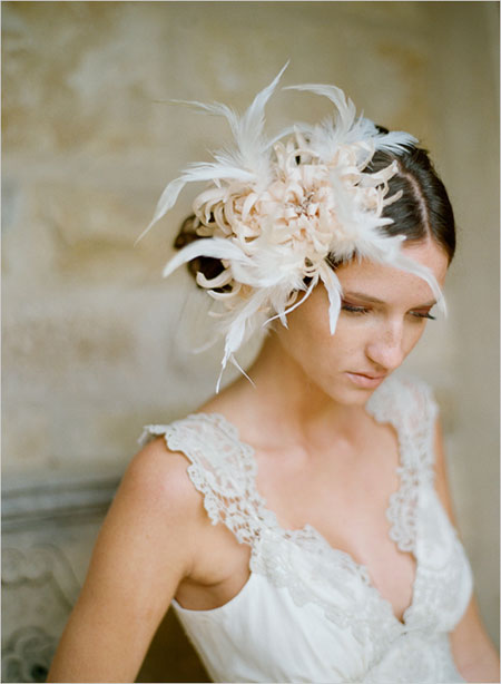 Аксессуар с перьями на голову невесты
